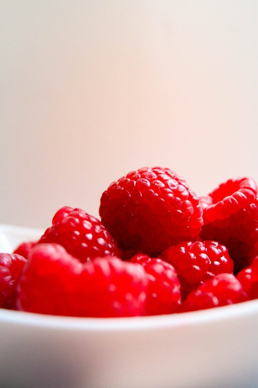 ¿PARA QUÉ SIRVE EL ACEITE DE FRAMBUESA?: PODEROSO INGREDIENTE ANTIOXIDANTE EN TU SKINCARE - AHAL Bio Cosmética