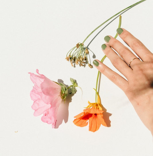 ESTO ES LO ÚNICO QUE NECESITAS PARA UN 2024 FELIZ: RITUALES SIMPLES DE GRATITUD - AHAL Bio Cosmética